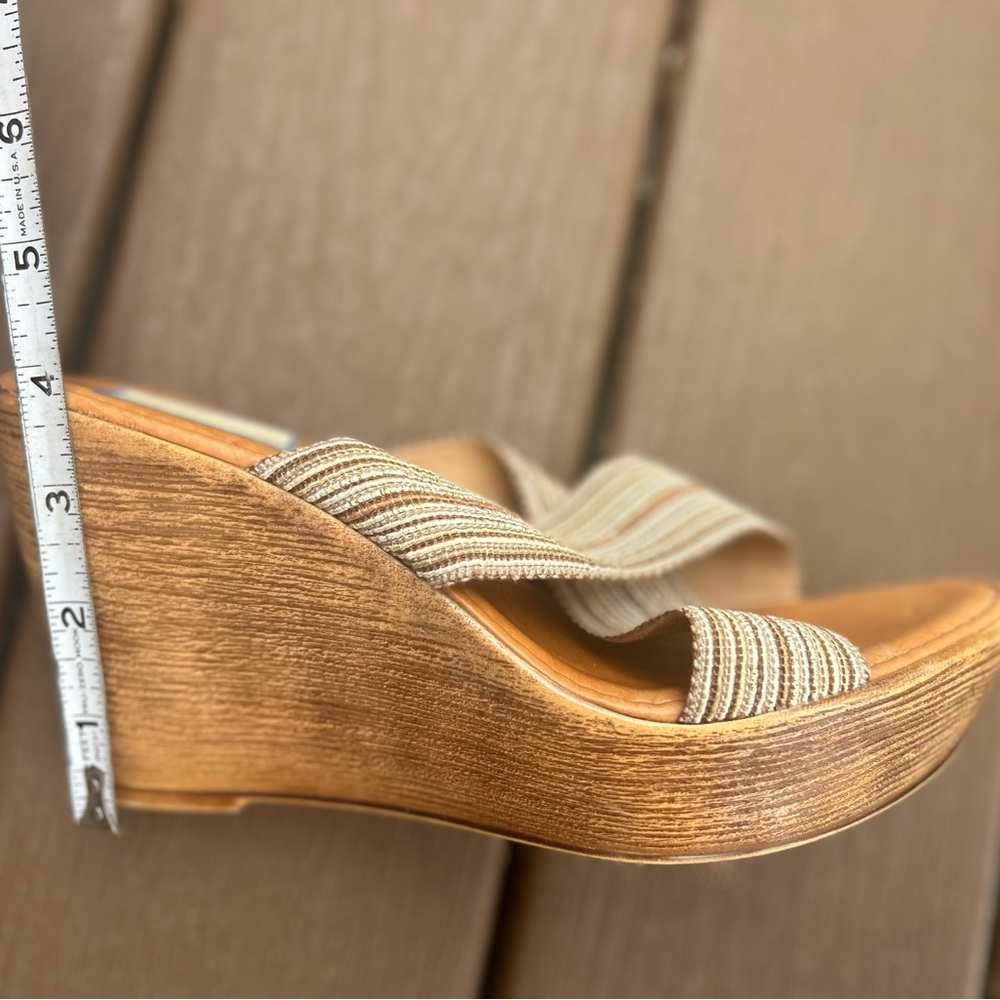 Gold/Tan platform sandals - Picture 7 of 8